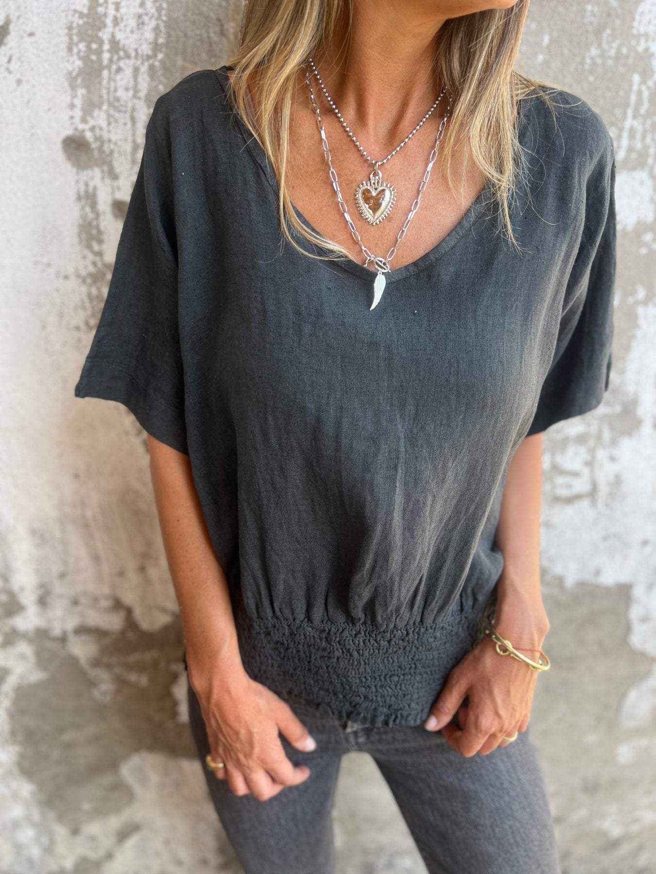 🔥BUY 3 PAY FOR 2 (Each only£7.99!!)🔥Simple Solid Color V-Neck Half-Sleeve T-Shirt💛 - Image 9